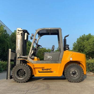 7 Ton Load Capacity Diesel Forklift with Automatic Transmission and Reinforced Mast