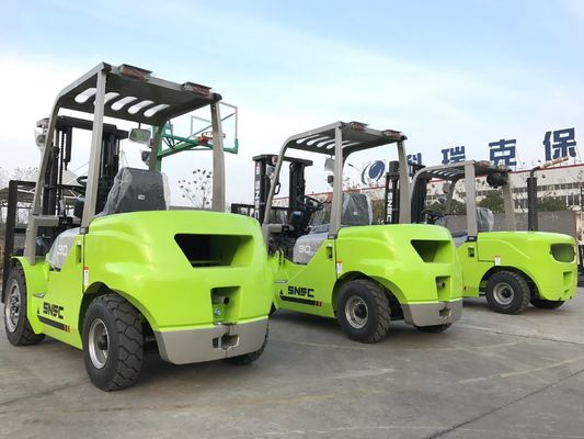 L'équilibre du moteur de chariot élévateur vert