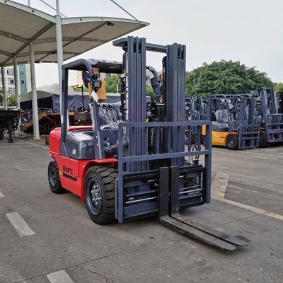 Le moteur est équipé d'un moteur à commande numérique, d'un moteur à commande numérique et d'un moteur à commande numérique.